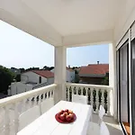 Rusula Apartman *