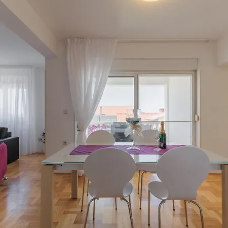 Rusula Apartment *