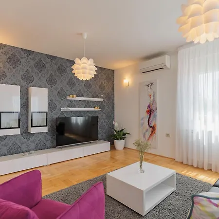 Rusula Apartment *