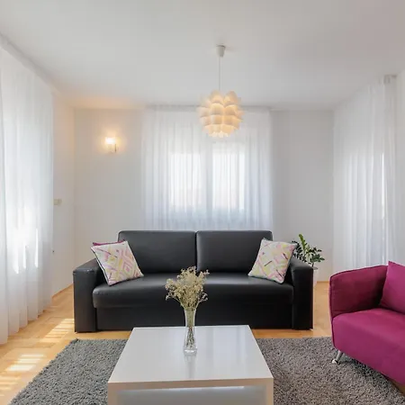 Rusula Apartment *
